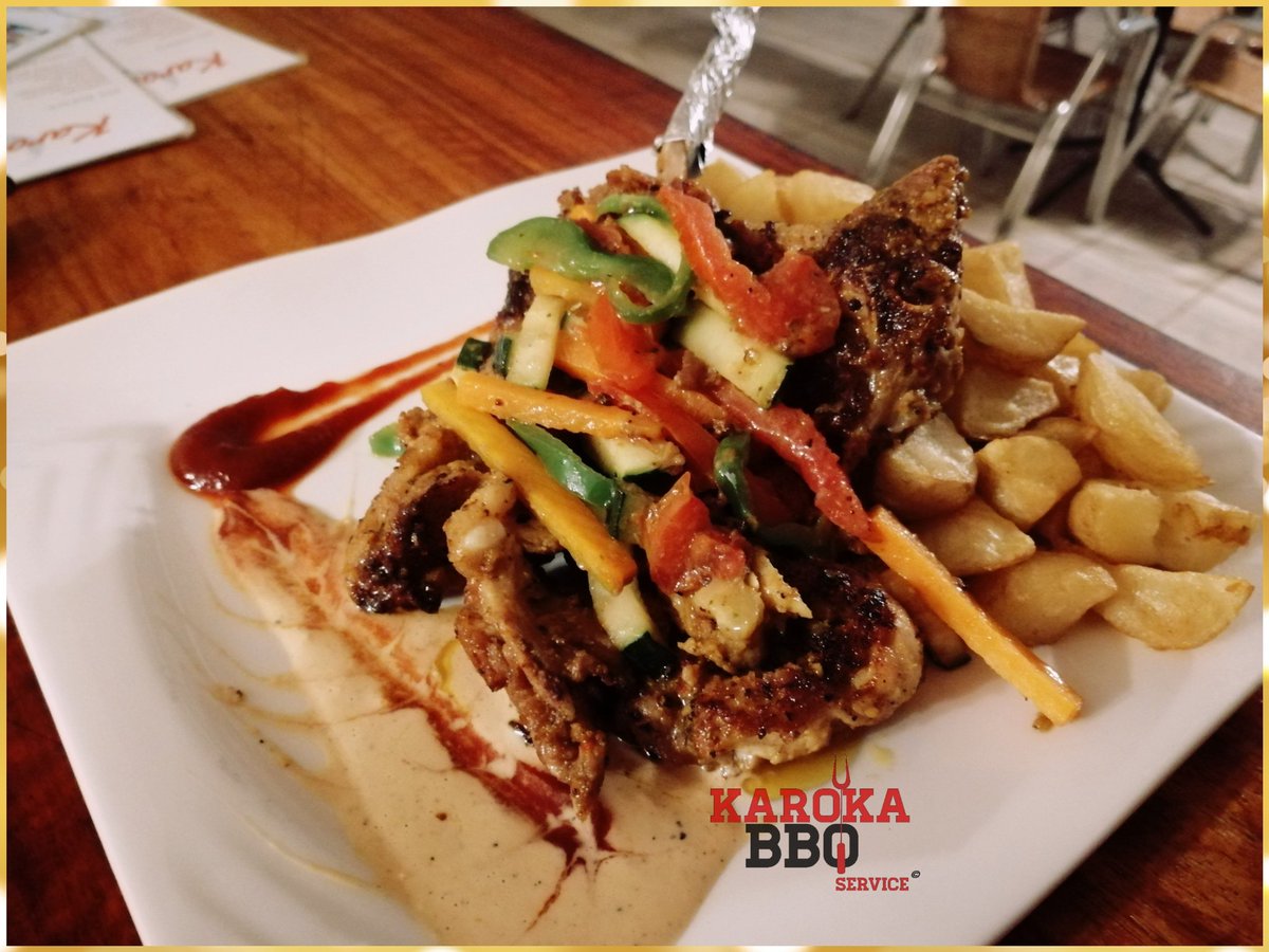 Karoka237's tweet photo. #côtelettedeporctomahawk vs #poulet_à_la_gitane que préférez vous ? 🤔😋🤤.
#youneedit #camburger #karoka237 #karaoke #Yaoundé #Cameroun #funtime #relaxitsjustheatandmeat #funadvisor #foodporn #junkfood #kathalog #tacos #chipolatas https://t.co/SvtCwC3Sno