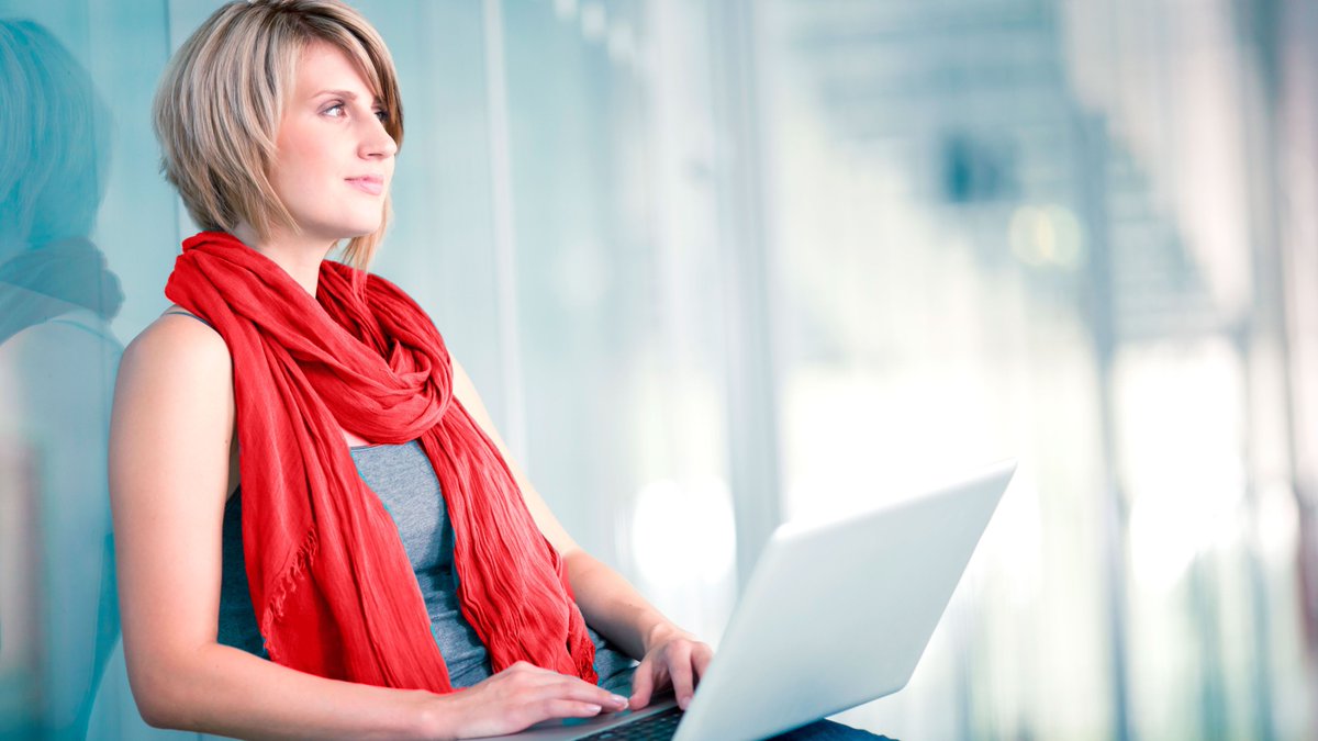 UniversiaPT's tweet image. Estudaste estilismo ou moda e queres começar a fazer currículo na área? Esta oferta é para ti! Candidaturas aqui bit.ly/2Yyifmv
#designerdemoda #estilista #moda