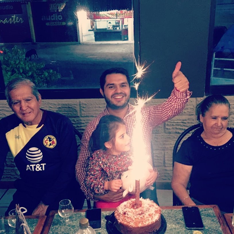 EdgarValadezO's tweet photo. A mis 30 😂; solo tengo que decirles¡Gracias!; Gracias por permitirme compartir con ustedes, pero recuerden... A esta vida venimos a 3 cosas: a trascender, a hacer amigos y a ser felices.✌️

¡Arriba Tejupilco! 🙌 https://t.co/KeiRy5qXAb