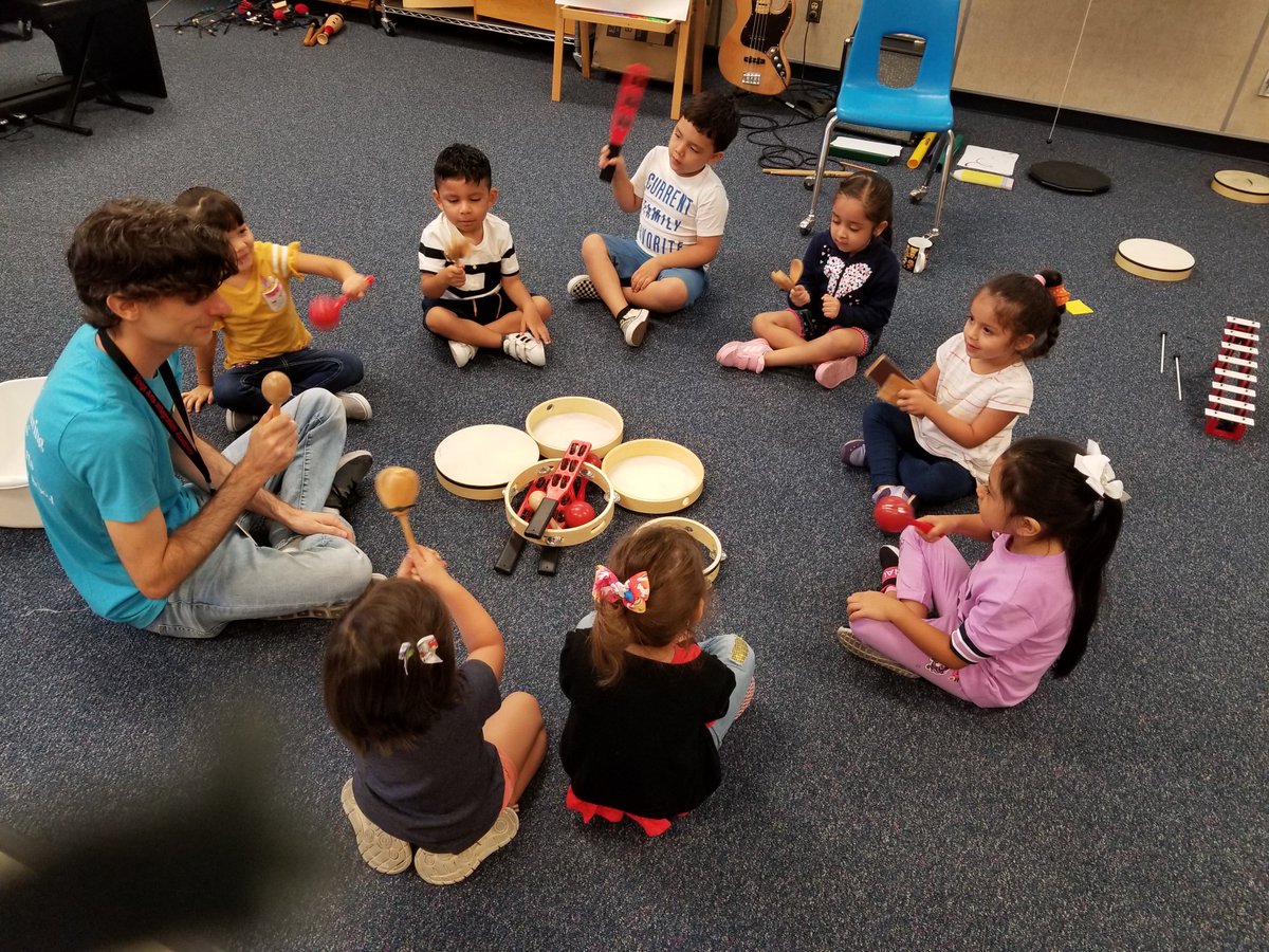 RoxanneRRISD's tweet photo. Training the ear to identify different sounds helps us learn and be safe. Mr. Massey has done a Fine job at making it meaningful to our PK students at Voigt! @VoigtAIA_RRISD @MargoVogelpohl @tshanahan5
#thisisPK #onefamily @RRISDPK https://t.co/NMb9TIomN6