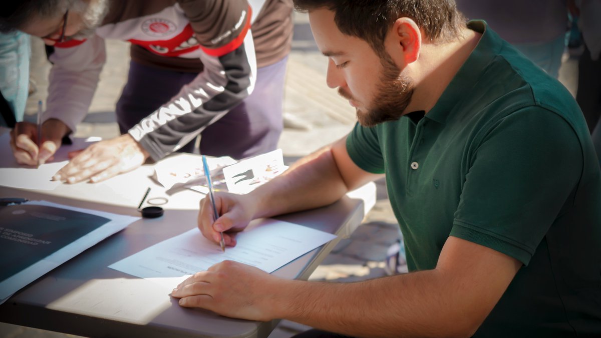 seba_vicencio's tweet image. Creo que la fuerza, mente y pasión de miles puede correr las barreras de lo posible, que hay esperanza de un mejor vivir, pero para aquello nos necesitamos a todas y todos, por eso hoy firmé como militante de @la_convergencia Social acá en #Valparaíso.