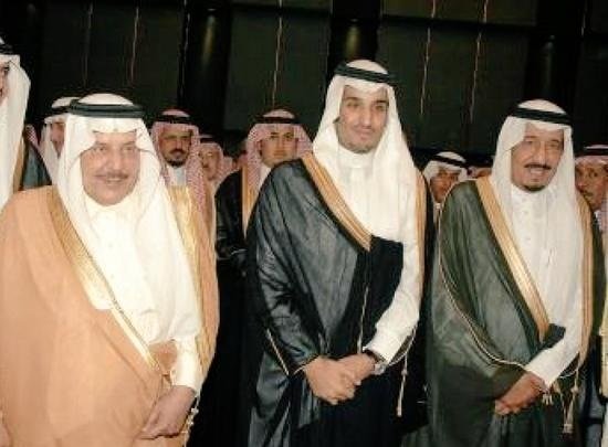 أمير شاب على عجلة من أمره الأكثر حظوة من سلالة آل سعود البوابة