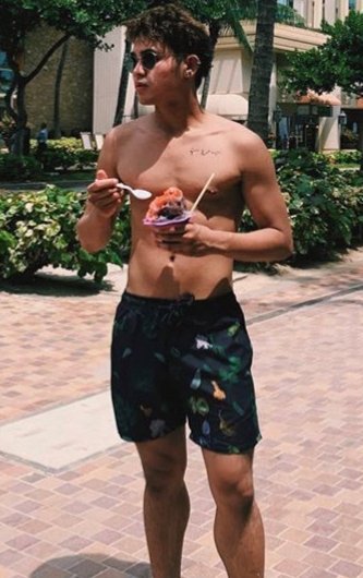 Bathan81's tweet photo. Ang init Ellenya kain muna tayo ng ice cream- Peng. @InigoDPascual @MissMarisRacal https://t.co/QvKYLp0fyi