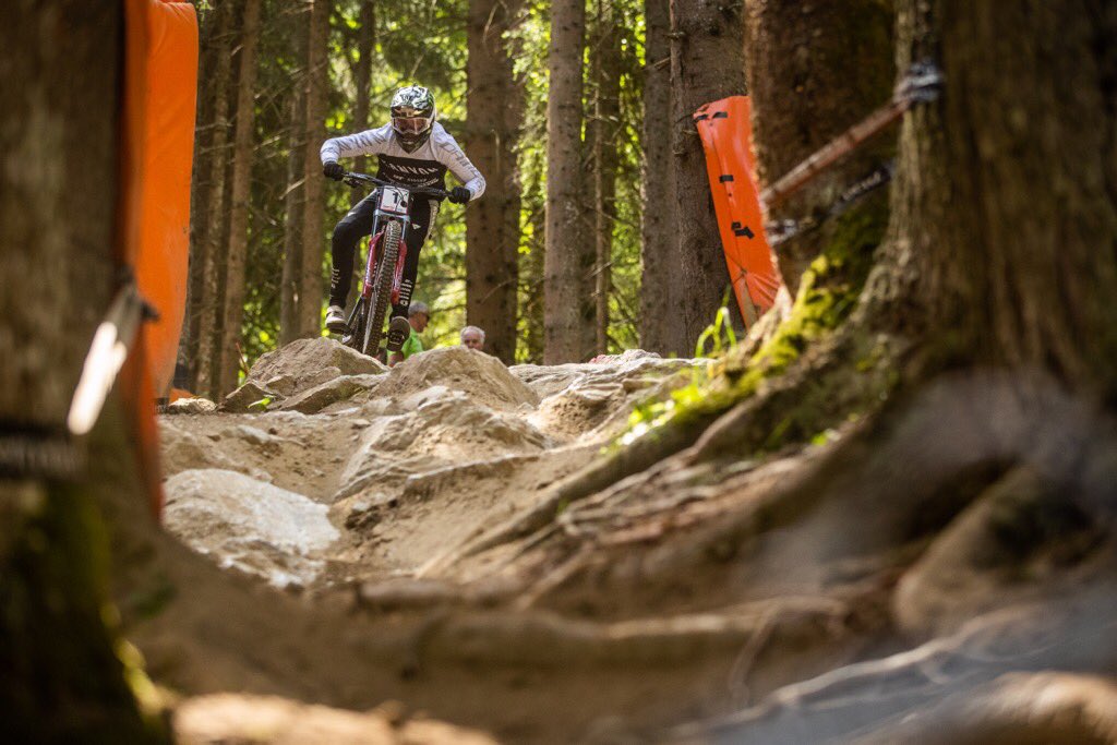 MonsterEnergyCa's tweet photo. Kona Factory Racing Team 🇨🇦 is signing autographs - 4:30-5:30. Head over to the Monster Energy Tent @UCI_MTB @MontSainteAnne
#MountainBike
@velirium @TroyBrosnan #LorisVergier #AmauryPierron @DannyHart1 #BrendanFairclough #ConnorFearon #MarkWallace #LucaShaw #CharlieHarrison https://t.co/aSCBuJ6GNq