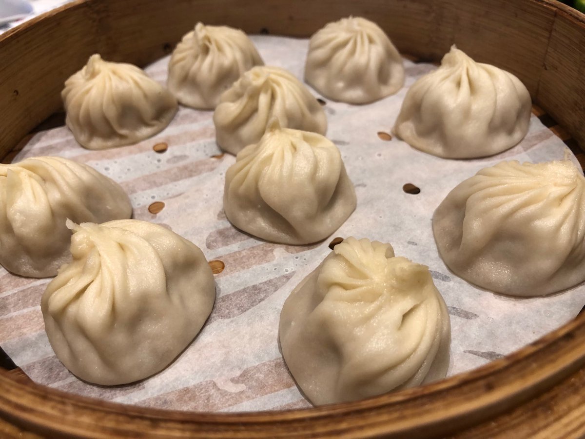 Here come the soup dumplings! <a href="/dintaifungusa/">Din Tai Fung</a> ⁦<a href="/WestfieldCC/">WestfieldCenturyCity</a>⁩