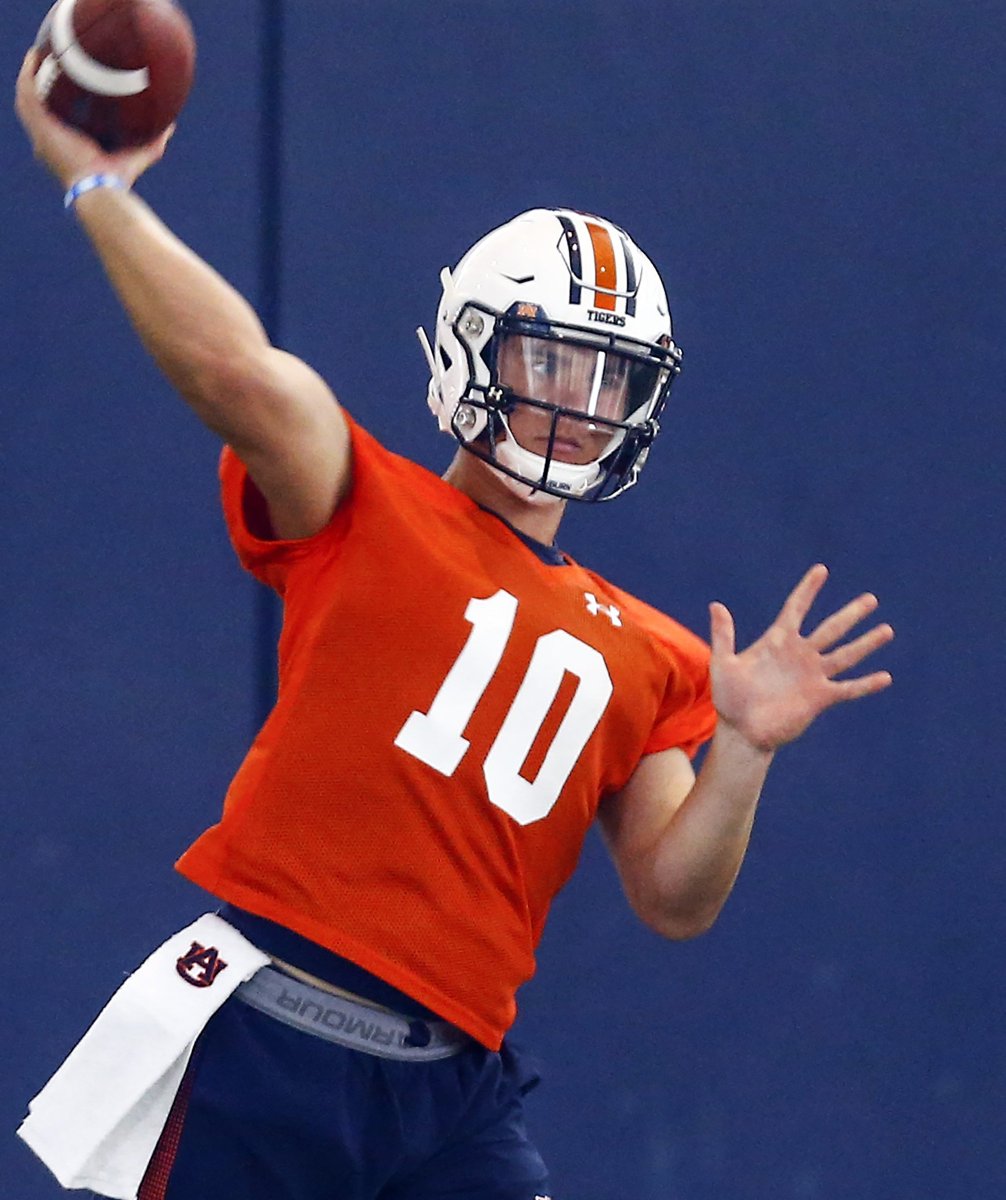 BleacherReport's tweet photo. Last time Auburn played Oregon, at the 2011 BCS National Championship Game, Bo Nix was a 10-year-old fan

Now he's a true freshman QB starting for the Tigers tonight 👏 https://t.co/PHrAcUULrT
