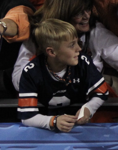 BleacherReport's tweet photo. Last time Auburn played Oregon, at the 2011 BCS National Championship Game, Bo Nix was a 10-year-old fan

Now he's a true freshman QB starting for the Tigers tonight 👏 https://t.co/PHrAcUULrT
