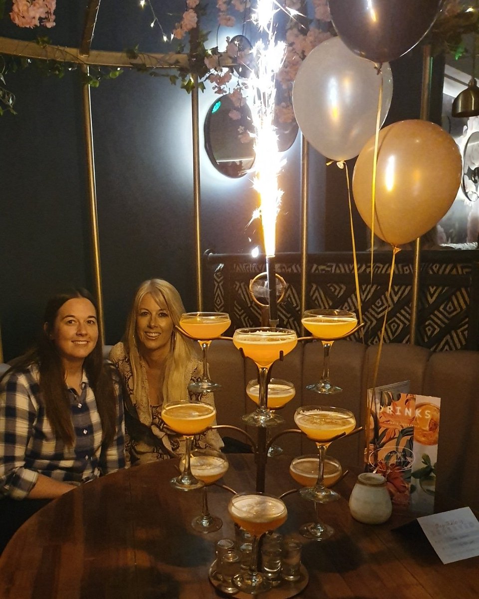 slugwolves's tweet photo. Our Cìroc winners, about to enjoy their Cìroc-star Martini tree 🍸🍸 enjoy ladies

#Cìrocfrenchvanillia #Slugandletruce https://t.co/1I6qrt7ZwV