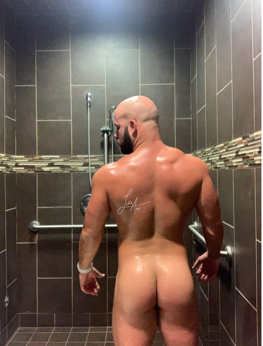 Shower time https://t.co/2vgouh7upN