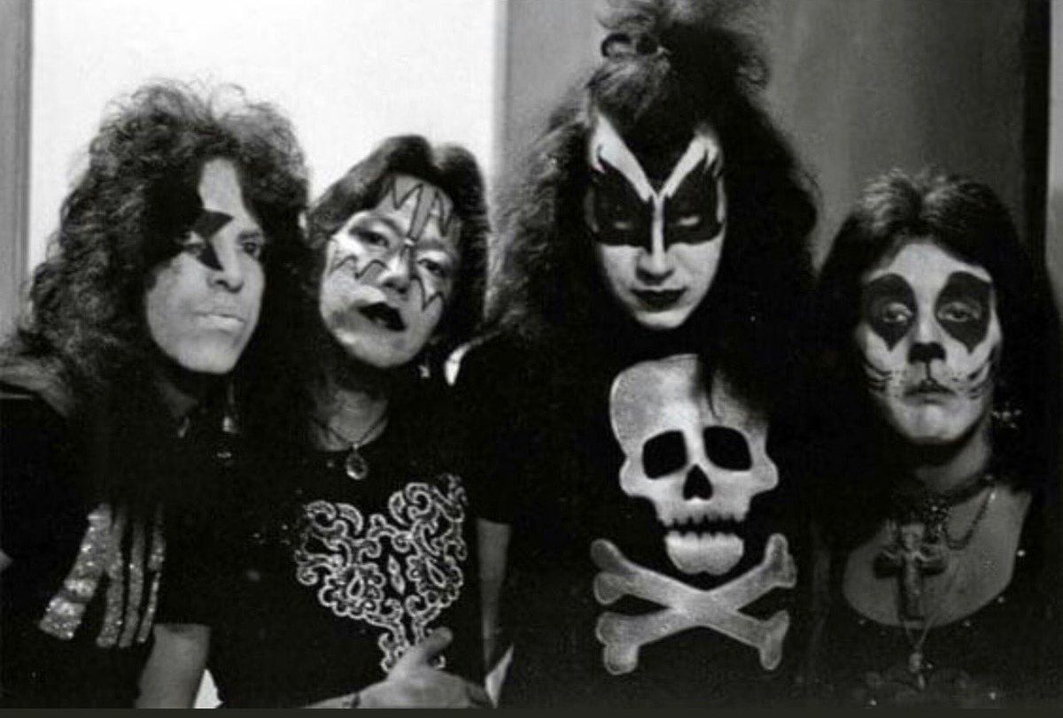 gene simmons skull shirt