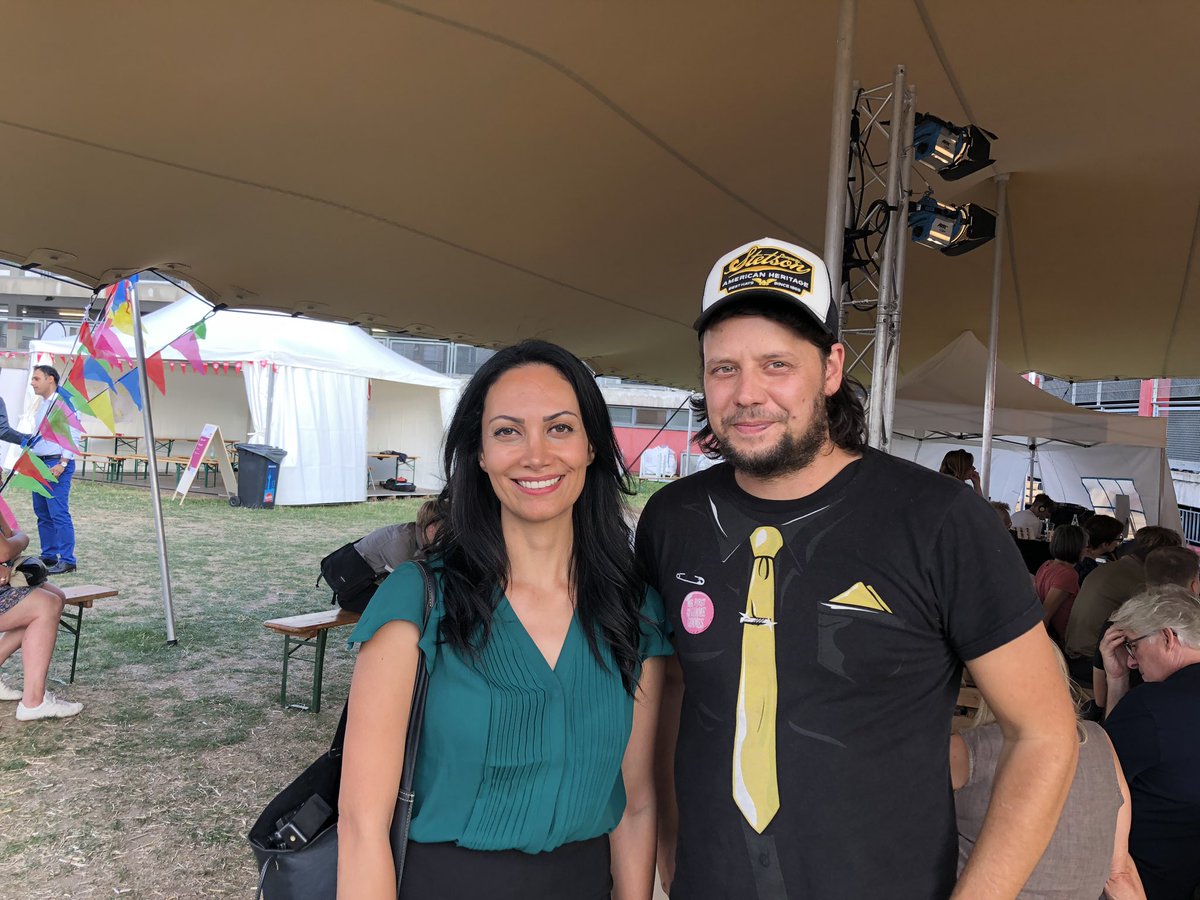 mediaresidents's tweet photo. 🙌🏼 So viele bekannte Gesichter. Schön euch wieder zu sehen, hallo liebe Leute von @ALEX_berlin_de @FluechtlingMag @ymigrants @HamburgAmal ❤️ #campfire19 #MRonFire https://t.co/YxZEnTnzl3
