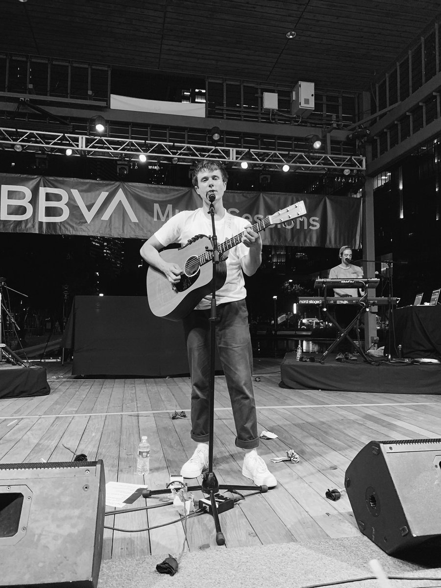 BevoTheDog's tweet photo. Thank you so much for this amazing opputunity and the upgrade! @AlecBenjamin @BBVA_USA @axs We had an amazing time!! Best night ever!! https://t.co/gLoKzjbZMa