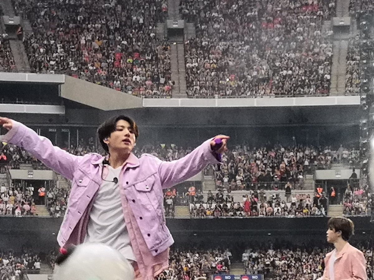 ning42257054's tweet photo. Fly High. Smile Happily.
We Army Love You.
#HappyBirthdayJungkook
#BTS
#Army https://t.co/Ahs1w4eKJI