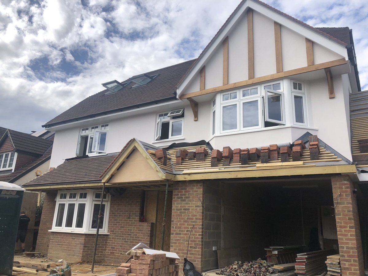 HarpendenWindow's tweet photo. Another beautiful install completed in St Albans,Here we installed our R9 flush casement white woodgrain windows and doors and  Reynears Cp130Ls patio doors finished In 7016m 9005M Jet Black Matt,A perfect combination of modern and traditional 😍👌 https://t.co/u6TlgsW7Ln