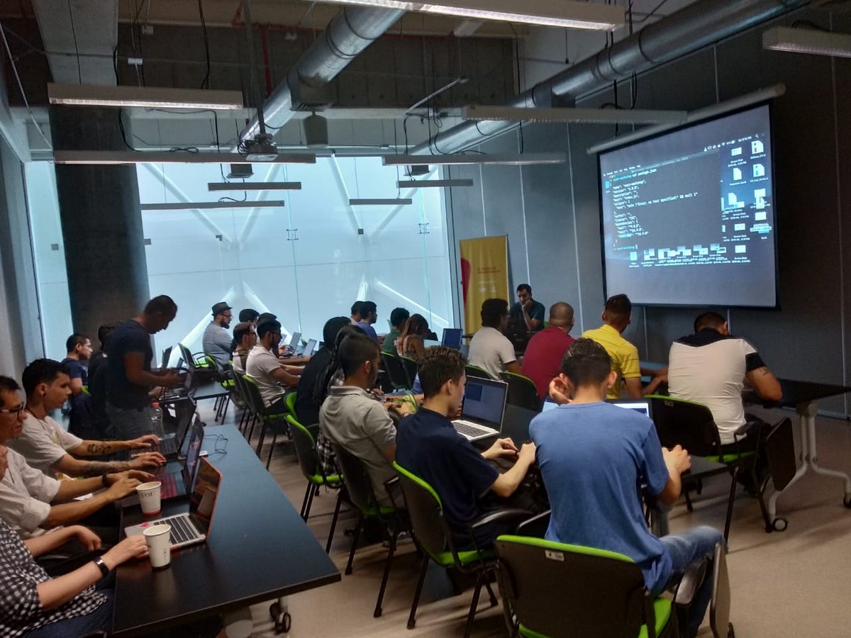reactmedellin's tweet photo. Estamos muy felices de ver una respuesta tan positiva en la comunidad de #ReactMedellin. Gracias a @gorillalogic y @Ruta_N por su apoyo en este proceso! 

Hoy aprendiendo sobre NextJS 😎 https://t.co/jrotwKAVnP