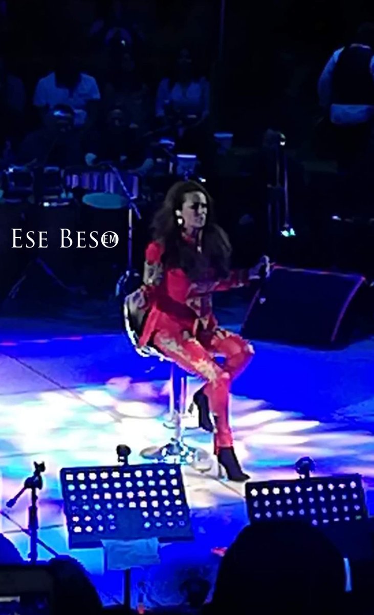 EseBesoJalisco's tweet photo. Te compartimos momentos inmortalizados por nuestro marquezo #Rhaphahell quien logró capturar grandes postales de nuestra reina anoche en Tijuana.
#EseBesoMéxico siempre en #ApoyoIncondicional y #EseBesoBC #SiempreContigo
#EdithMárquezTijuana
@EdithMarquezL https://t.co/fwTv58Ekiy