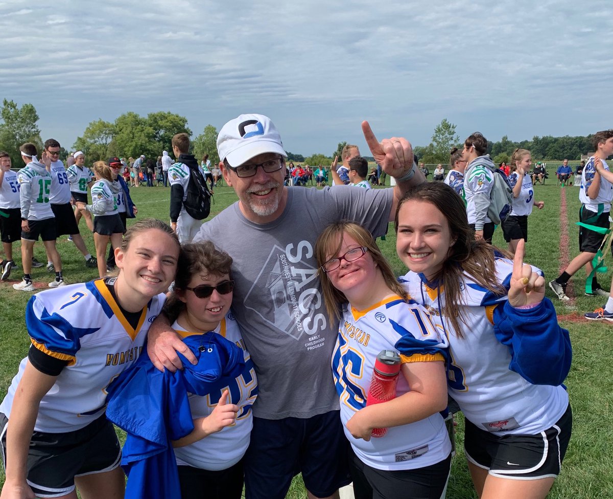 Drphildowns's tweet photo. I have the best job and get to hang with the best people! ⁦@hhschamps⁩ https://t.co/cw0DHTwA1U