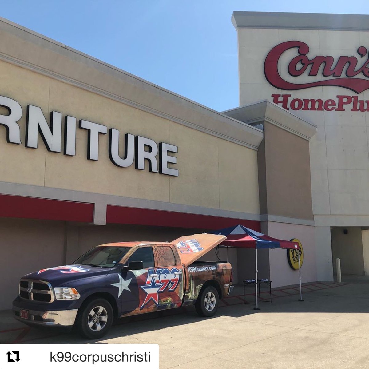 K99Country's tweet image. Come by and say howdy to @bigfrankedwards at @connshomeplus. The #LaborDayEvent is underway with big red tags and savings throughout the store. Come see us!