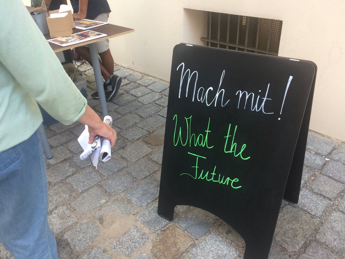 #reachingoutforthefuture  tolle erste Station im Bröhan Museum: Reaching out for the Future zeigt dass man Zukunft schon vor 100 Jahren mit einer angenehmen Mischung aus Optimismus, Pessimismus und viel Humor sich vorgestellt hat <a href="/LNDMberlin/">Lange Nacht der Museen Berlin</a> #museum_run19