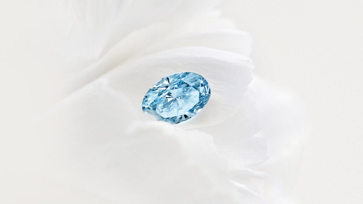 ALTRDiamonds's tweet photo. #SomethingBlue
ALTR #craftsmen include boron in the pure carbon lattices, making the #ALTRCreatedDiamond absorb more yellow light. This makes the brilliant #blue color you see.
#BlueWedding #LabGrownDiamonds https://t.co/mbfuXB2wGi