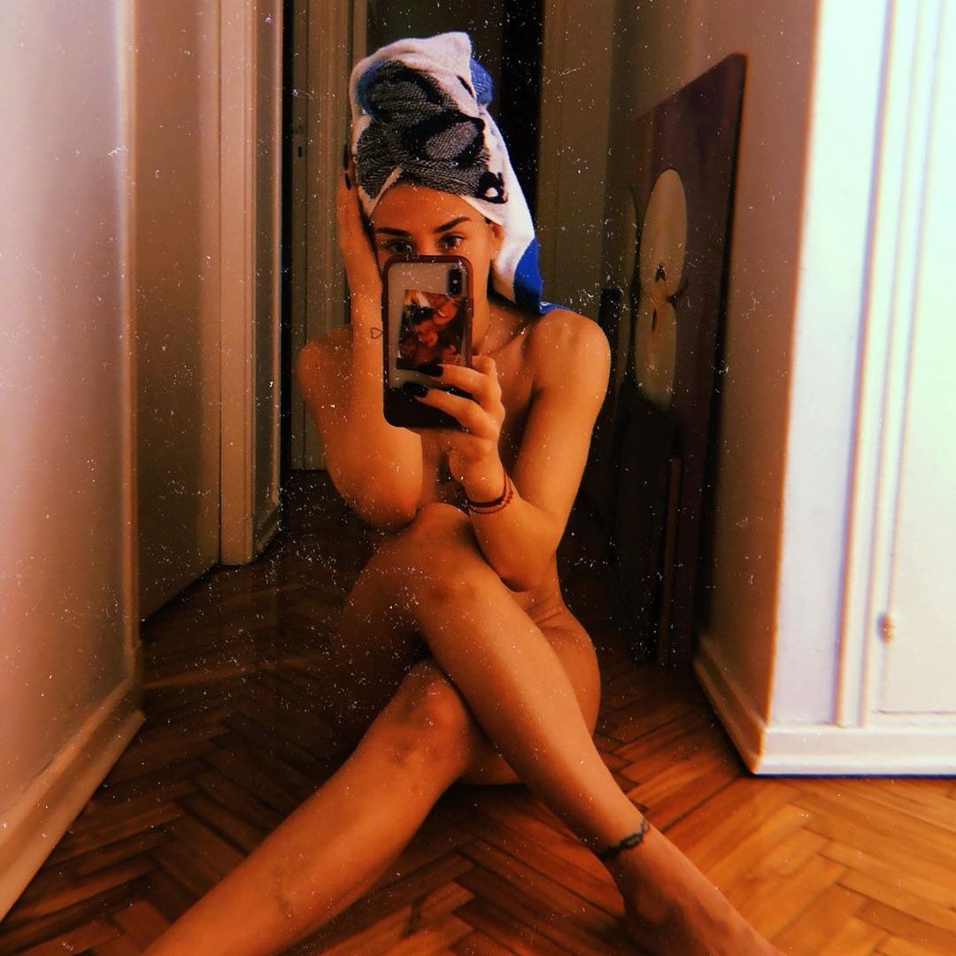 MICUL0's tweet photo. Se nos denomina con estilo o sin estilo por la ropa, algo inútil sinceramente, por eso propongo que se deje de usar.

#freerol #sexrol https://t.co/tnbZY0Mfwa