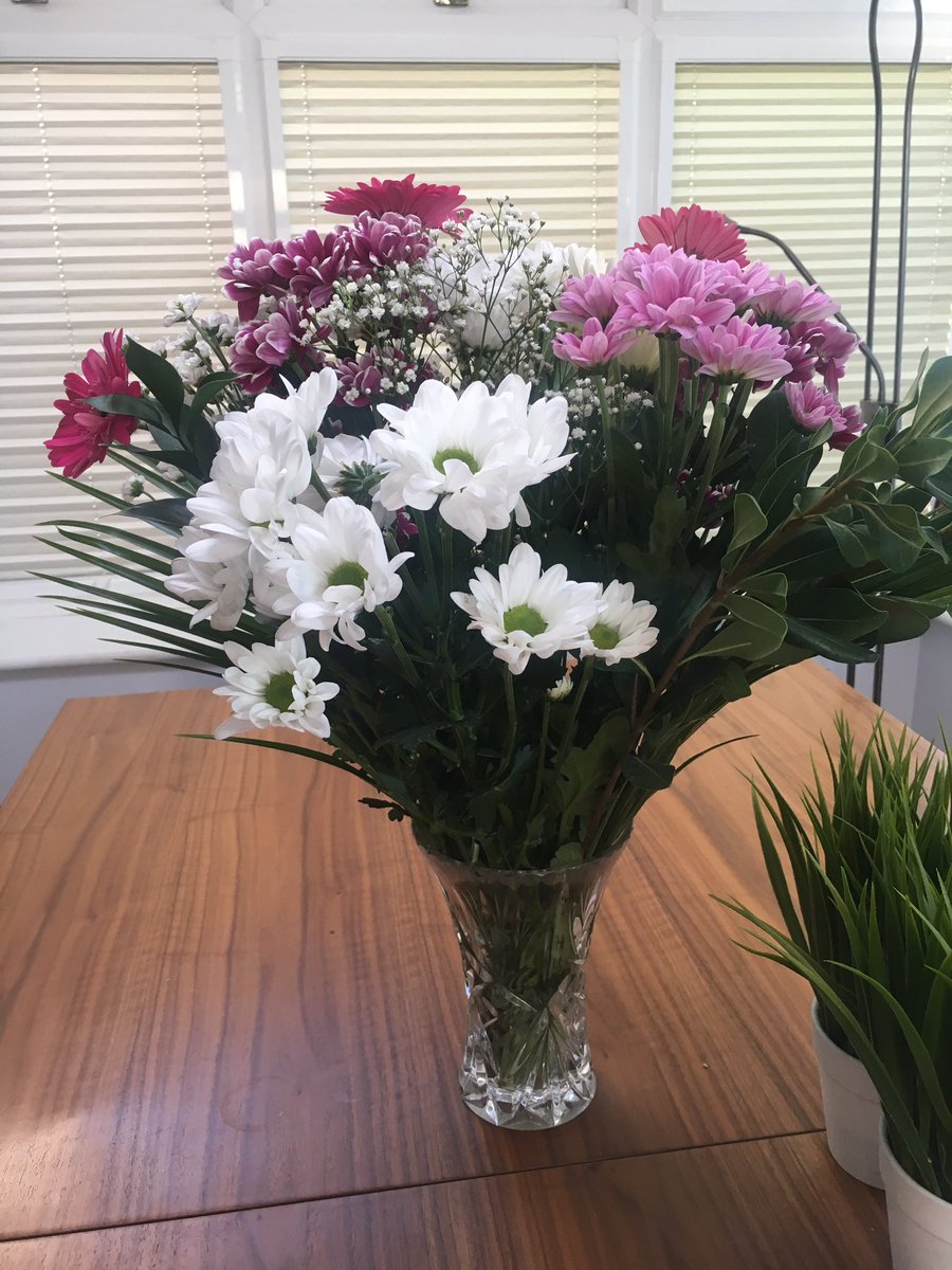 janminns50's tweet image. A super day @skidbypgapros Captains day today.
Great to see so many joining in especially the ladies.  Also had a lovely surprise receiving these flowers for helping during the day #playedwell #greatday⛳️