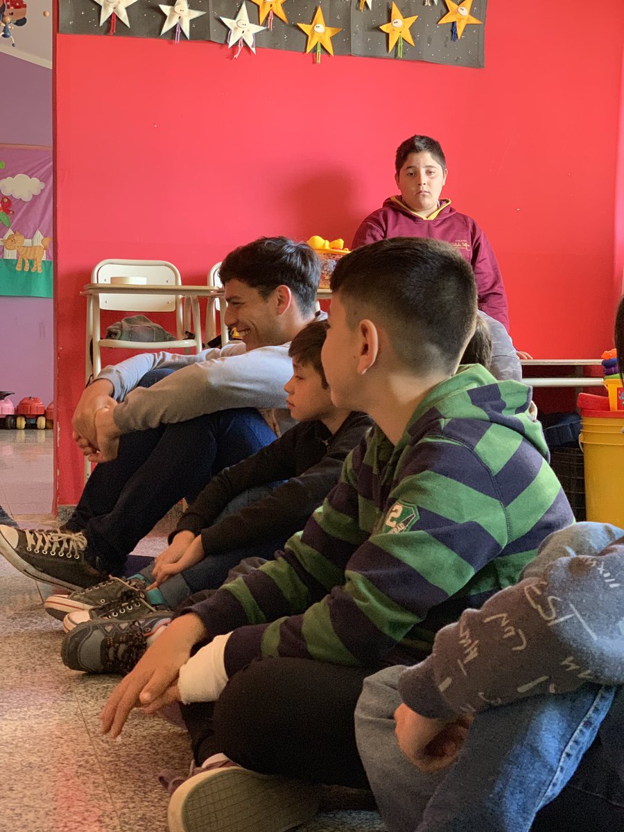 FernandoJLuna's tweet photo. Los mejores consejos vienen de acá! Cada 15 días funciona el Consejo de Niñxs, un espacio donde se discute y se generan buenas ideas. Fuimos para comentarles como estamos avanzando en una ordenanza que regule las bolsas y los plásticos de un solo uso. https://t.co/XH6lbAPqcK
