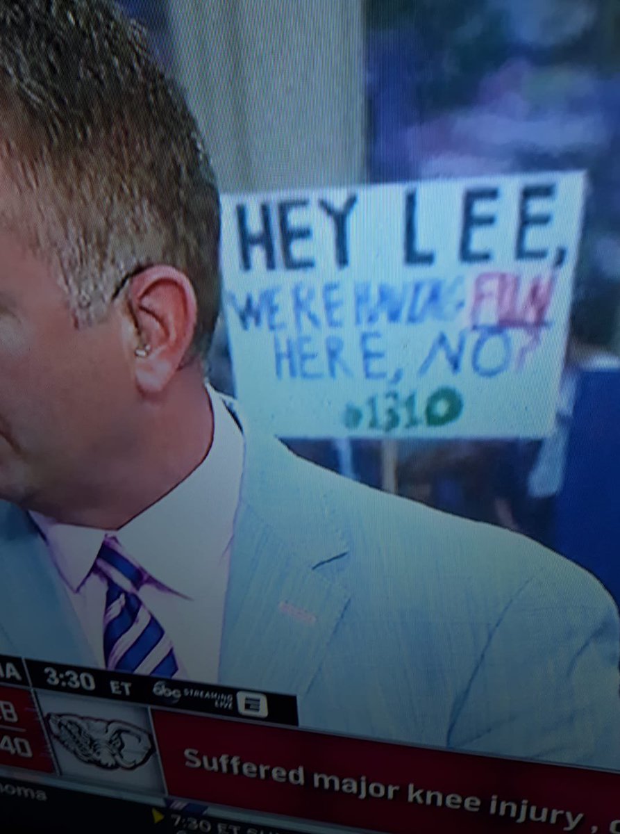 TDFINN's tweet image. @bracketdan @NotJackKemp @SportsSturm sign on @CollegeGameDay this morning. 😂 #P1Power @dfwticket