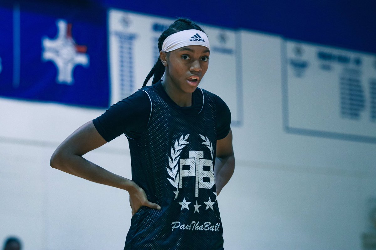PassThaBall's tweet photo. Grind all summer to win all winter. Season is coming 🤯
📷: @brittxgraham https://t.co/1K32yjf8Io