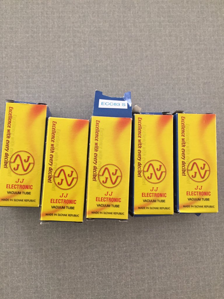 JLandrau's tweet image. Years overdue. Finally replaced my preamp tubes. The tonal difference is amazing. #12AX7 #jjelectronic #preamptubes #carvin #mts3200