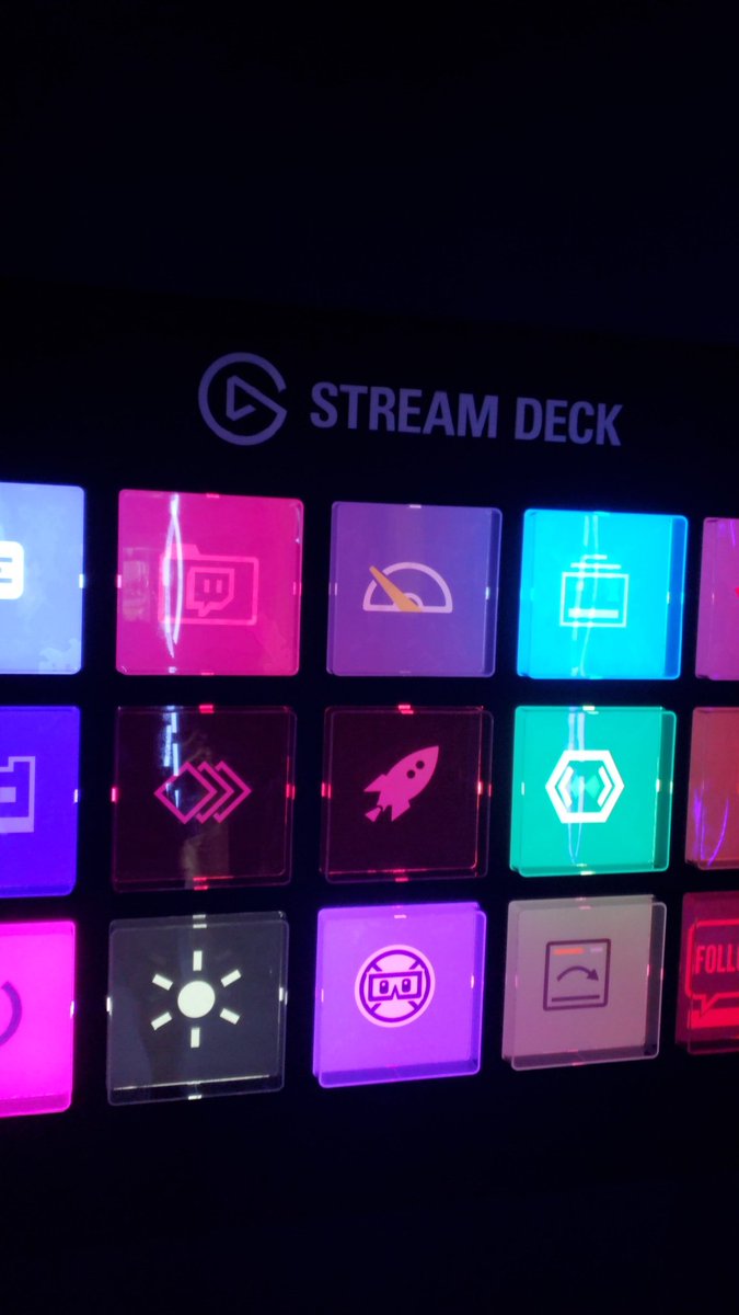 johnnyliuphoto's tweet photo. #MEGASTREAMDECK @CORSAIR @elgatogaming https://t.co/gDl5P3BDSE