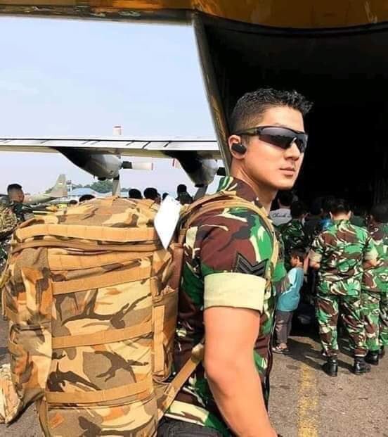 Safir_G4's tweet photo. Bang, cepet pulang yak, neng setia menanti disini.
Setelah mengamankan Papua, abang amankan hati neng yak biar ga diobrak abrik BANSER.
#EEEAAAAAAA........... ๐๐๐๐๐๐๐๐
#JaeMundur https://t.co/Z32RF44An3