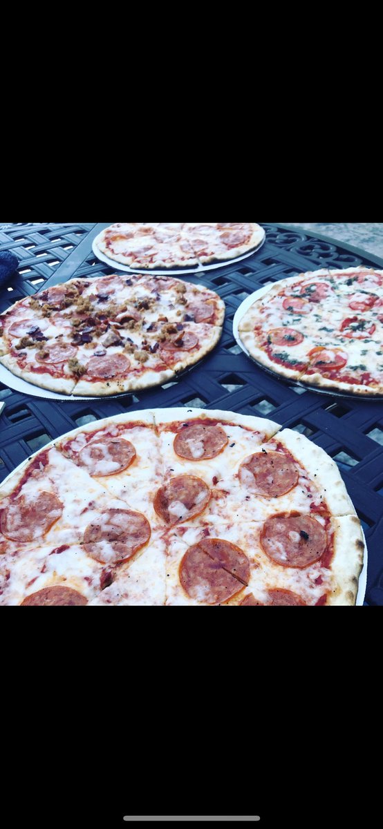 Stop by the wine lodge today for a pint of <a href="/FieldingCider/">FieldingCraftCiderCo.</a> or a glass of wine and grab a pizza from #Beatzzapizza <a href="/LongWeekendWine/">Long Weekend Wine Co</a>