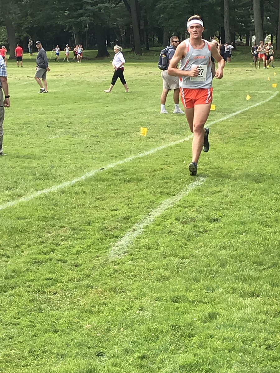termaatja's tweet photo. So proud of this young man! First collegiate race. @tsquare_23 https://t.co/T2kDdIroQH