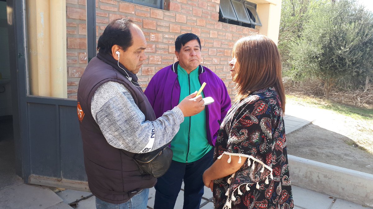 ml_moreno810's tweet photo. Ayer estuvimos en #Andalgala en la escuela secundaria #EPET4. Hablamos de #Bulling #CiberBulling #PracticasDiscriminatorias 
👉 Excelente participacion de los/las alumnos/as
👏👏👏👏👏👏👏👏👏👏
@inadi  #Catamarca https://t.co/yEOGRi1HvU