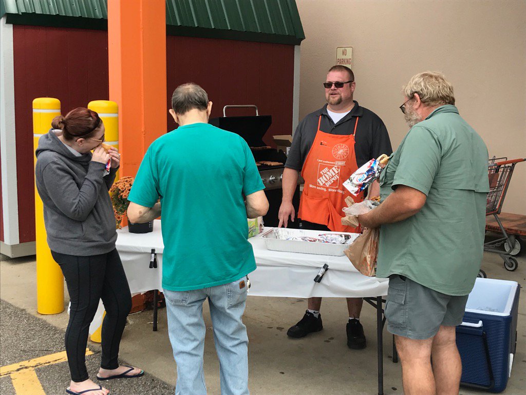 THD3846's tweet photo. Zach taking care of our customers on a Holiday Weekend!!! https://t.co/EdIQa6UUTr