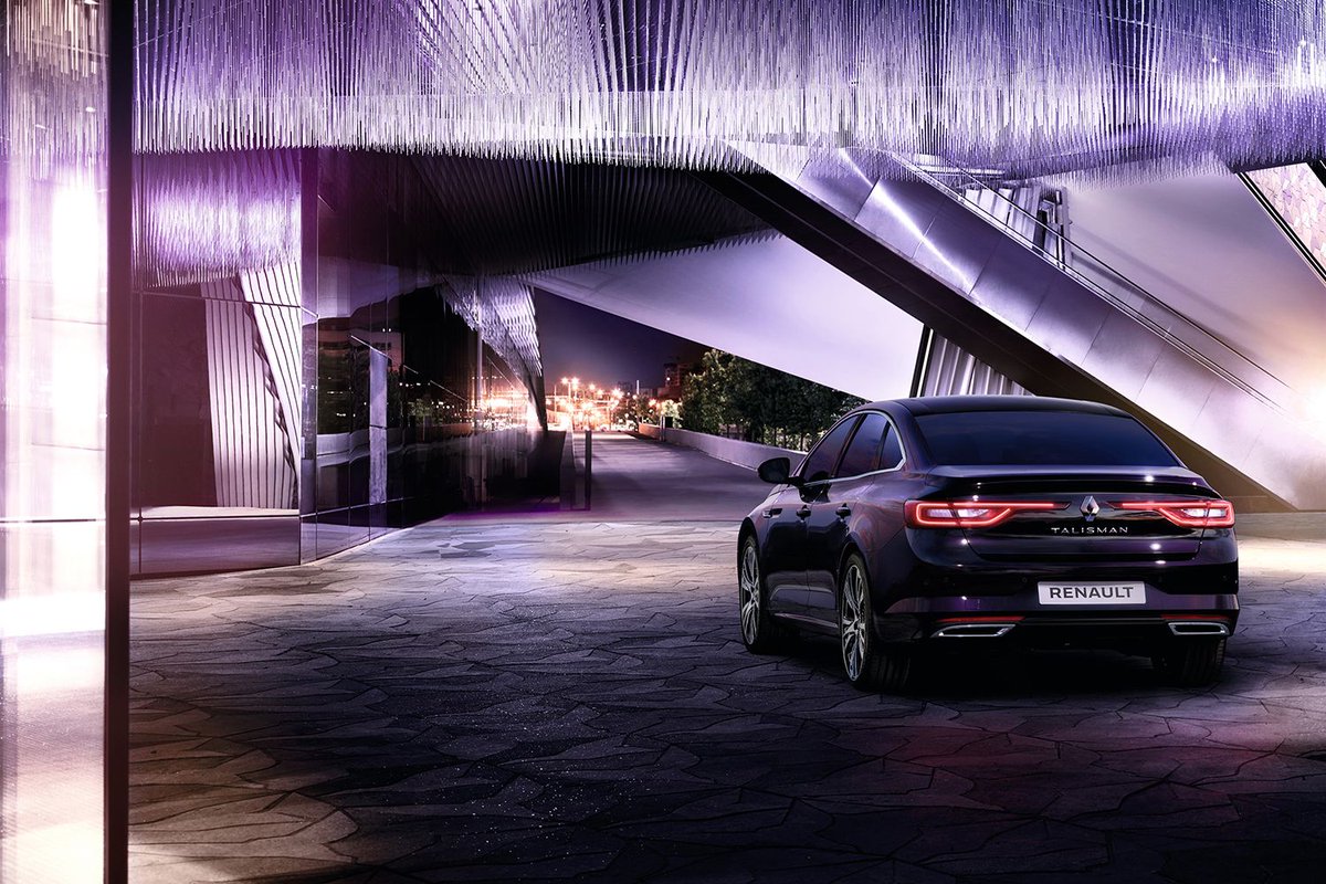 Renault_RS's tweet photo. Noć je na vašoj strani. 😎 #RenaultTALISMAN #InitialeParis https://t.co/OXilMIuNr2 https://t.co/g8uuxBwNmc