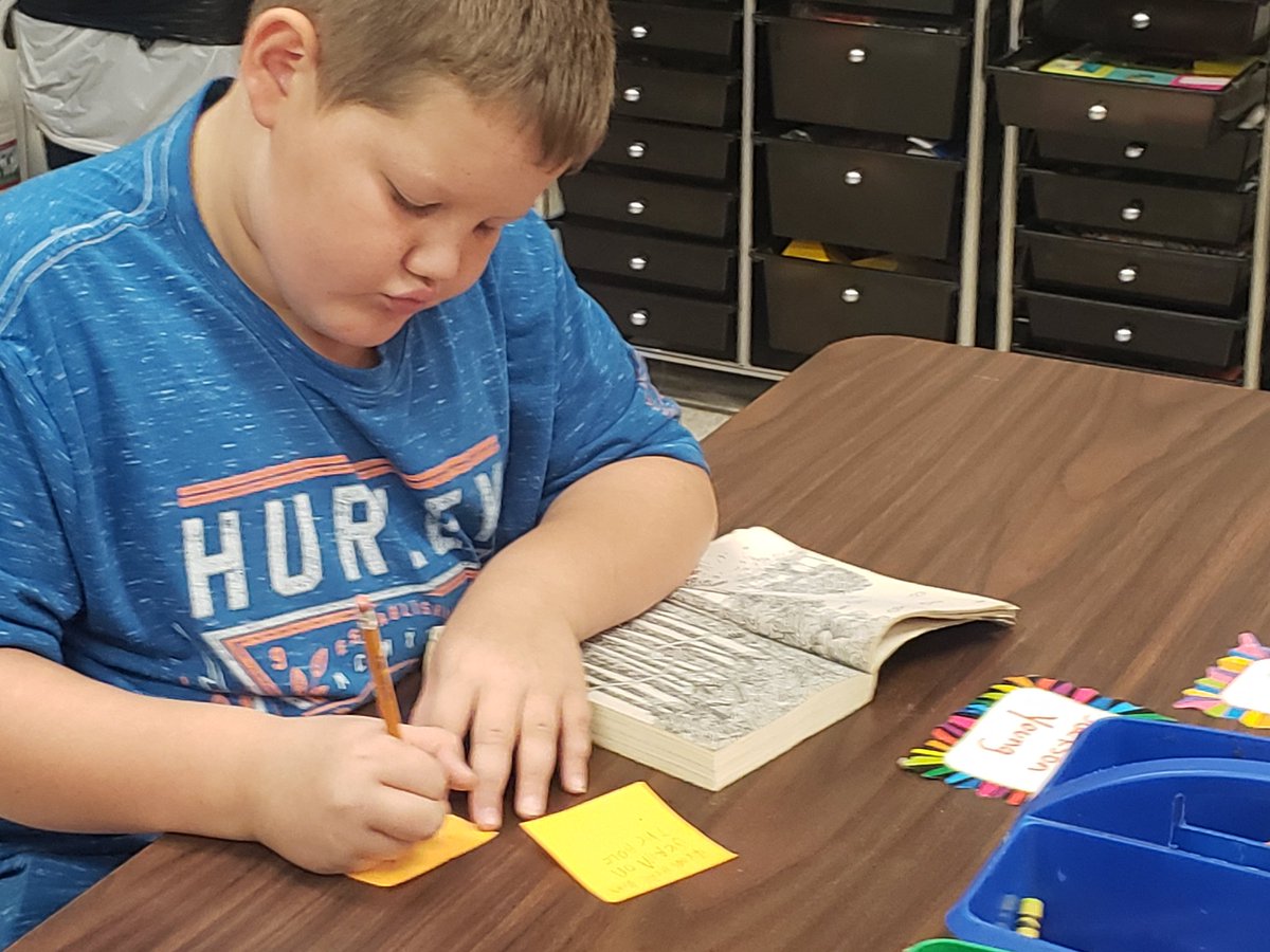 MsBrock_Rocks's tweet photo. This week my students started jumping into pausing and jotting down their ideas while reading.  I'm so proud of how well they did!  @PeachCreekElem @SplendoraISD https://t.co/vU1Nr9dM7C