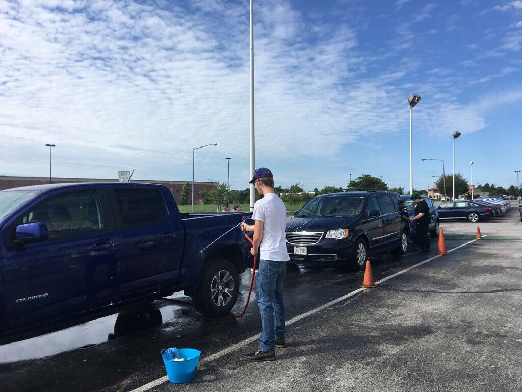 Splish Splash let us give your car a bath!🛁 We spent our morning raising money, singing, and dancing! Didn’t get a chance to stop by? We will be back September 21st from 10-2! Thank you everyone for your generous donations!!!🎶❤️