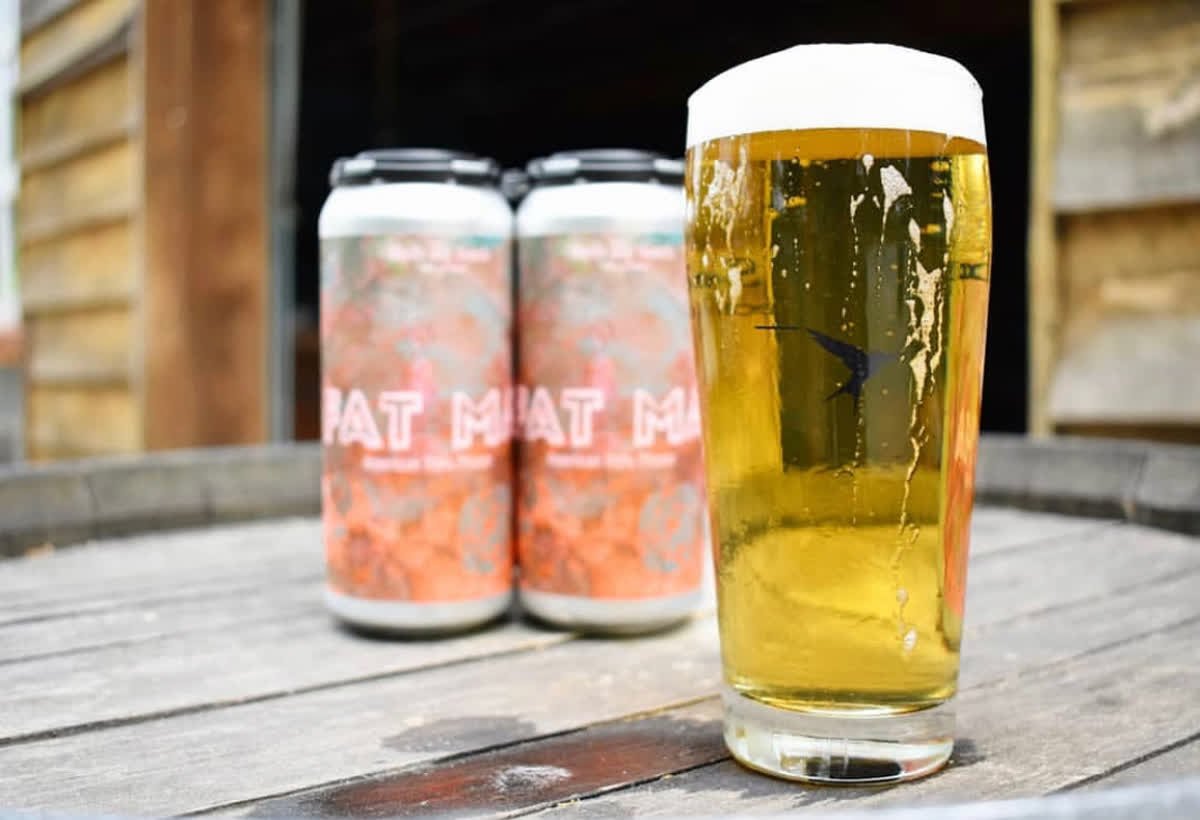 Effervescent...that's a fun word to say and a great way to describe Birds Fly South's Fat Ma.

📷 <a href="/bfsbeer/">Birds Fly South</a>
