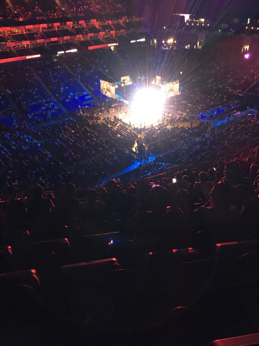 pazza_26's tweet photo. ⁦@EddieHearn⁩ pointless light... https://t.co/4ipAFkEB2c