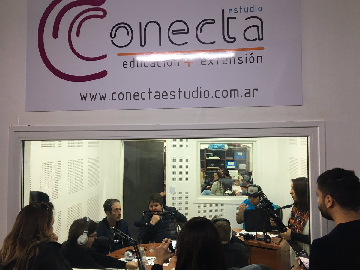 MGuouman's tweet image. Hoy arrancó #ConectaEstudio, la radio de la Secretaría de Extensión del #CBC de @UBAonline #UBA. Felicitaciones @camilovedia por este logro!