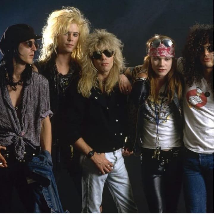 Guns n roses band. Группа guns n' roses 1988. Ганс энд роузес. Guns n' roses рок-группа. Guns n' roses солист 2022.