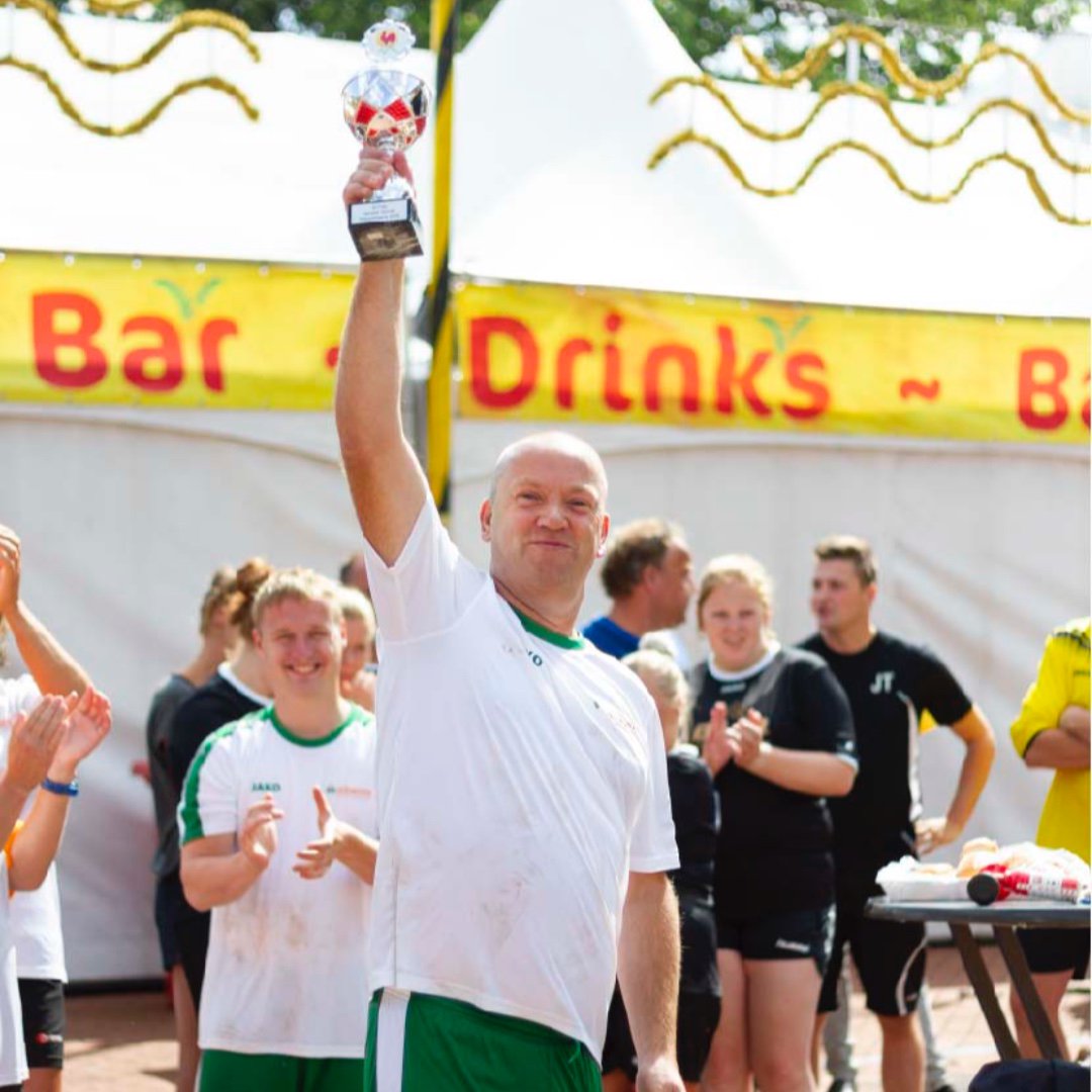 Wedstrijddag! Vanaf 12:00 uur op 't Stoppelveld...
🐔Harvest Games: Zitt’n doej thuus moar!
🐔Bloazersbandjes uit het het hele land blazen elkaar van het podium
🐔Fifa games in de Sallandse Herberg 
🐔Pubquizzzzen in de Feestfabriek

Game is on! #sh19 #raalte #stoppelhaene