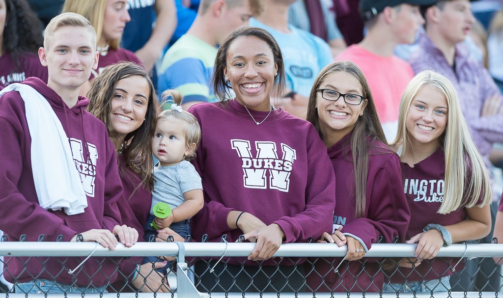 russellgifford's tweet image. Aunt Soph is corrupting her niece early. Smiles in the stands at the game last night. @_hardoby_ @jalengibbs28 @katlynn_caudill @rachel_bremke @T_Hardoby