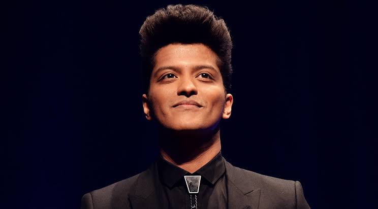 BrunoMarsAccess's tweet photo. 🇺🇲 Bruno Mars is the ONLY artist who debuted this decade to have 7 #1 singles in United States! https://t.co/UeBJvtC3P0