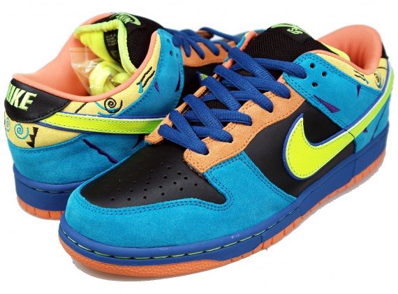 Clean Sprite or Die
<a href="/QuavoStuntin/">QuavoYRN</a> does an SB check in with the gang. Quavo sports the <a href="/nikesb/">NIKE SB</a> Skate or Die low that released in February 2008.