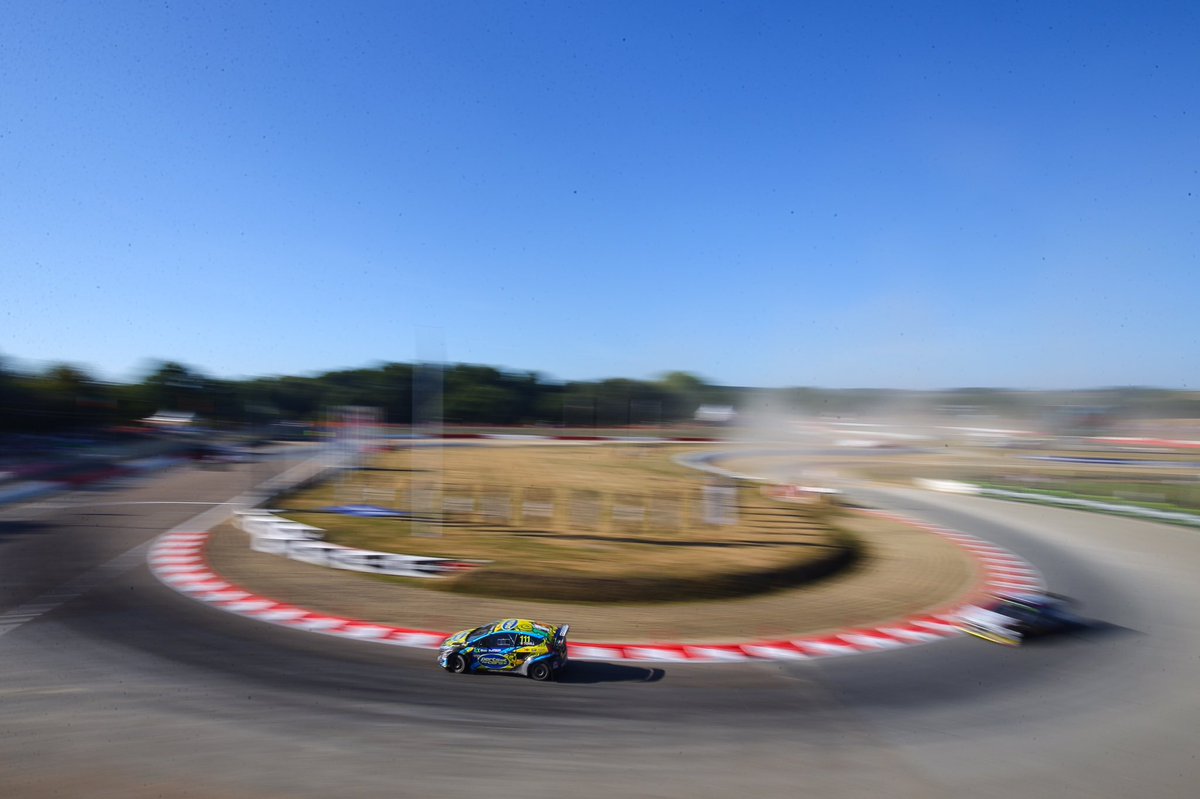 DerekTohill's tweet photo. 🇫🇷 Loheac ERX - Q2
⁣
Winner, winner! We won our Q2 race and have pulled our way back up to 11th in the standings. Some set up changes tonight and we will give it another go tomorrow. 🥰
⁣
#Rallycross #EuroRX #dt111 https://t.co/plDrcwRs5a