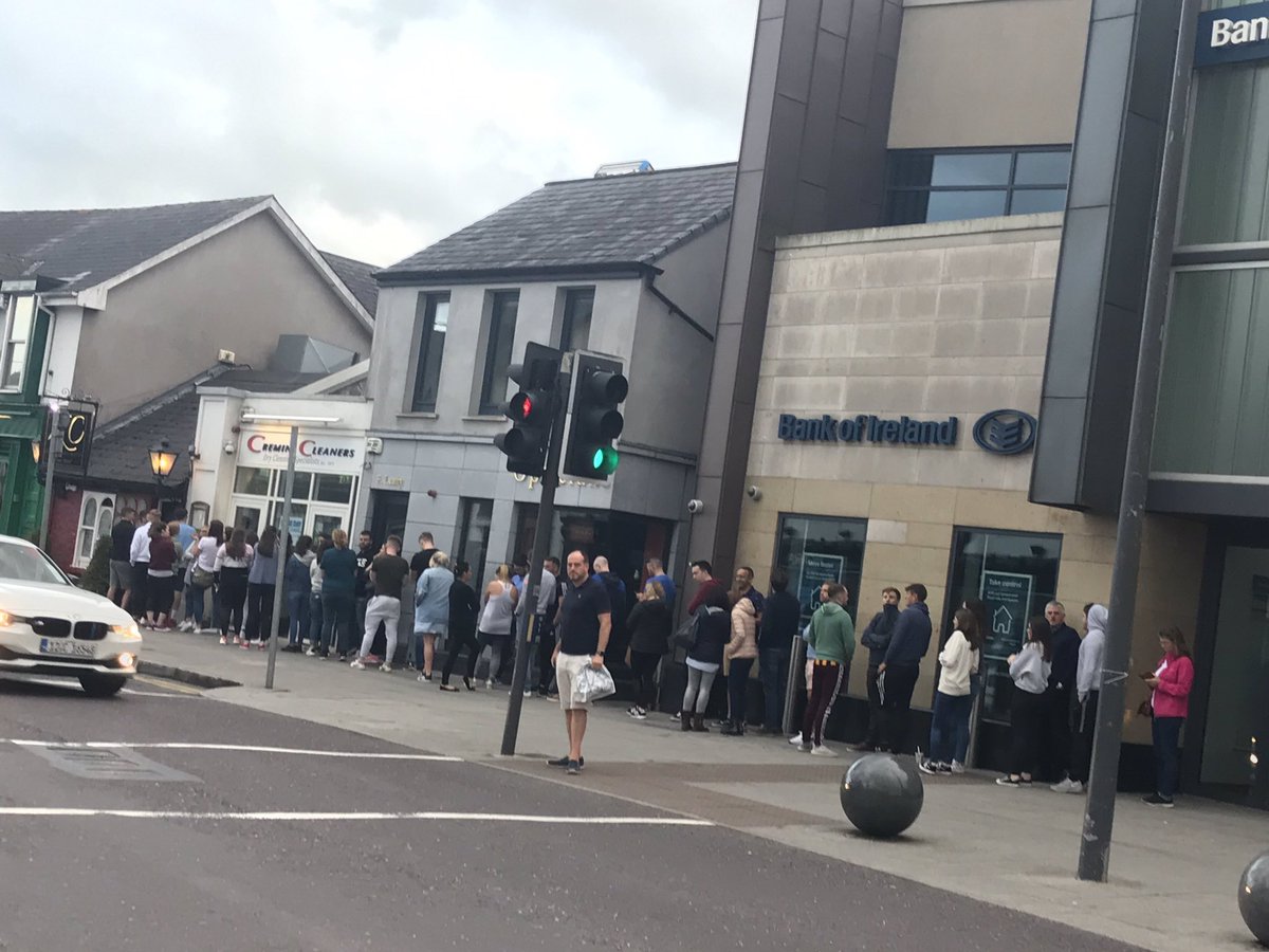 Even though the whole of Douglas is burning down, there is still a massive queue outside KC’s 😂