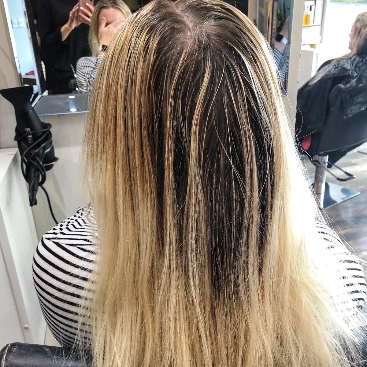 DistrictHairBe1's tweet photo. Before &amp; After by Aimee
Transformation included a Root Blend, using@NealandWolfColour Range, &amp; #PurpleShampoo put through hair to remove any yellow tones 
#hair #rootblend #hairdressers #altrincham #hale #cheshire #halebarns #haircolour #altrinchamsalon #halesalon #beforeandafter https://t.co/rMTnRCLVBx